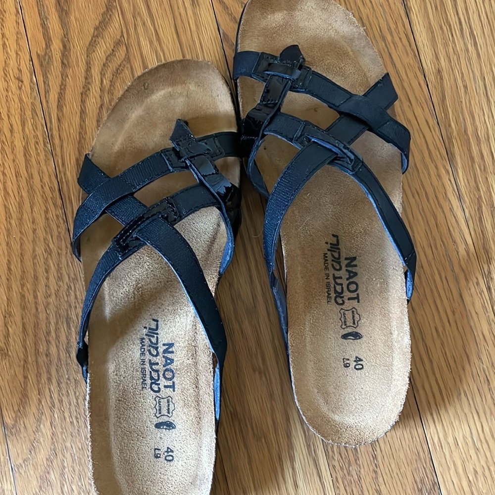 Naot Audrey Toe Ring Sandals Women’s Size 9 / 40 Black Strappy Cork Footbed